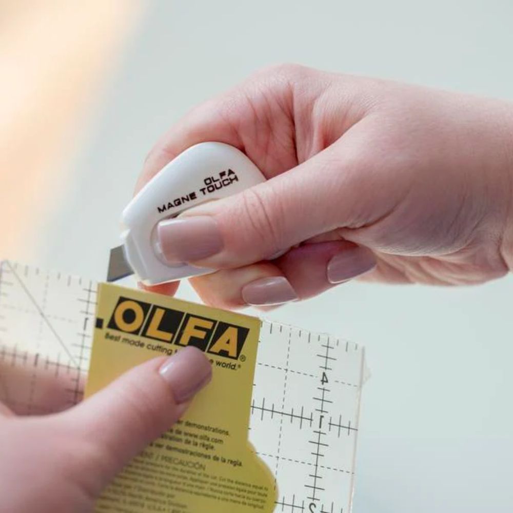 BISTURI OLFA MINI MAGNETIC TOUCH KNIFE (TK-3M)