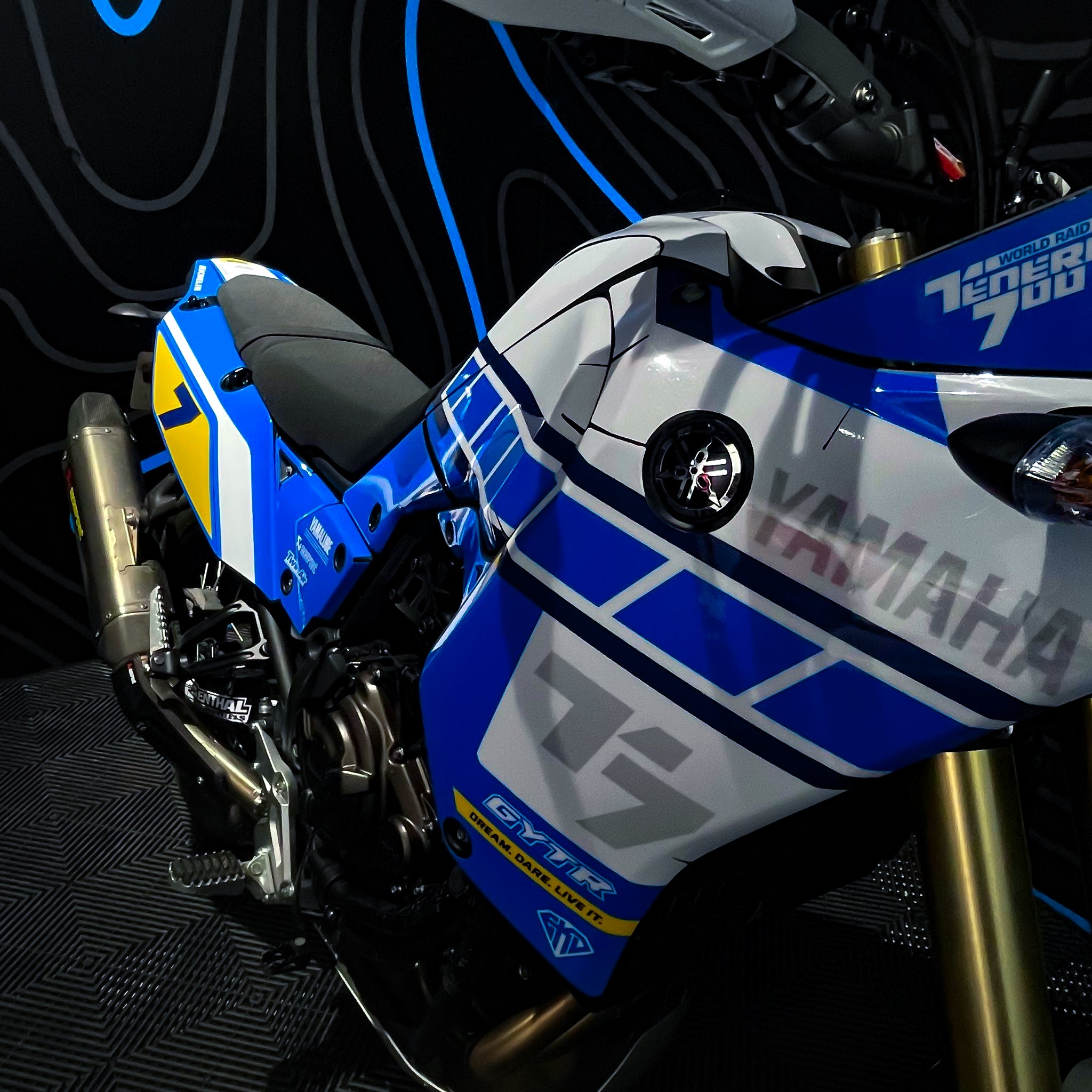LAMINADO PARA MOTOS TEXTURIZADO BRILLANTE HOLESHOT EXTREM